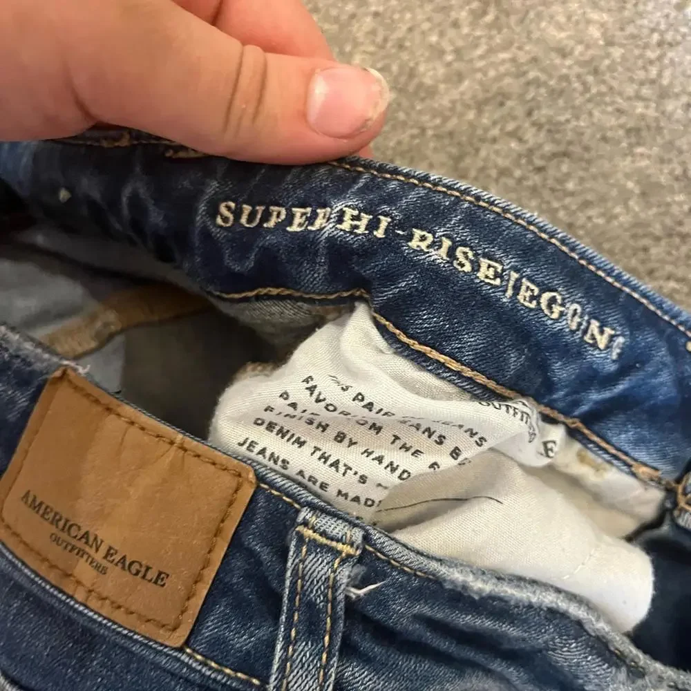 American eagle super hi rise distressed jegging jean‎